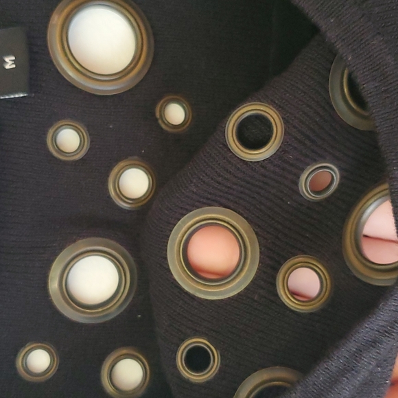 Black sweater - Picture 4 of 4